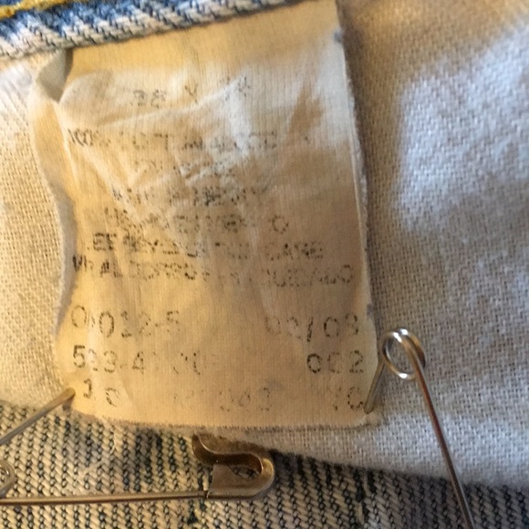 Distressed Arizona Jeans - Picture 5 of 8